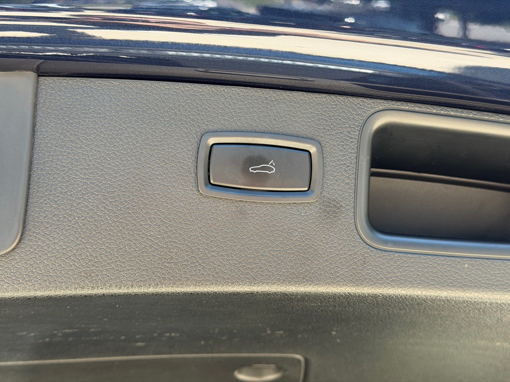 2021 Porsche Macan Image 106