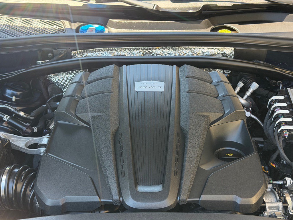 2021 Porsche Macan Image 108