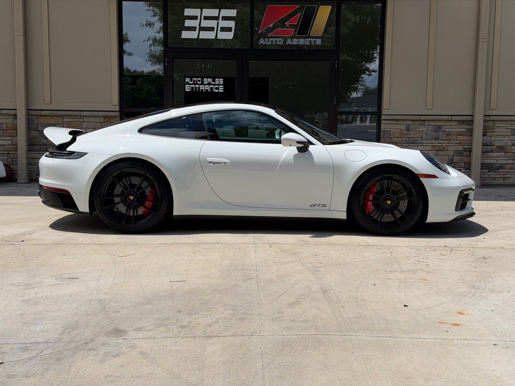 2023 Porsche 911 Image 2