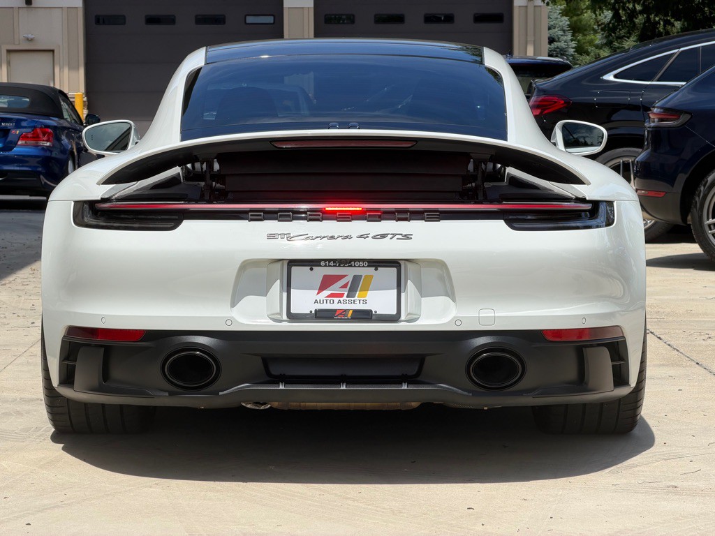 2023 Porsche 911 Image 8