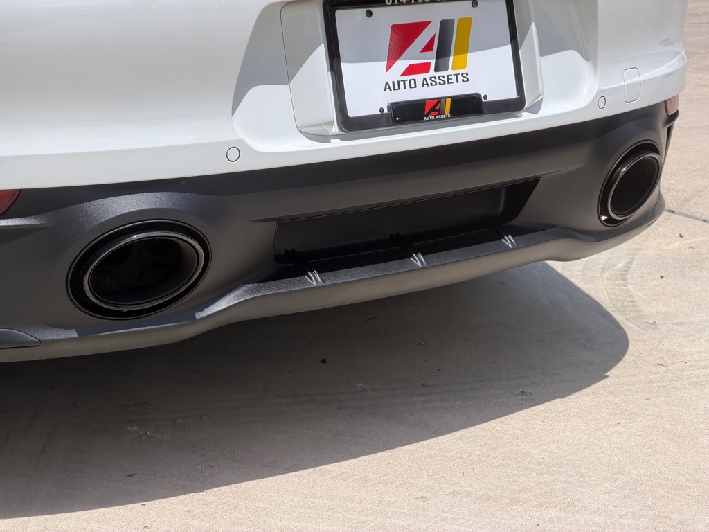 2023 Porsche 911 Image 16