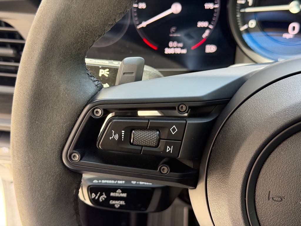 2023 Porsche 911 Image 37