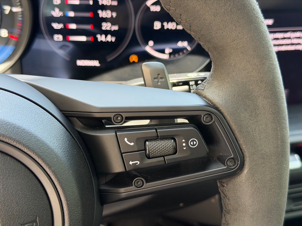2023 Porsche 911 Image 38
