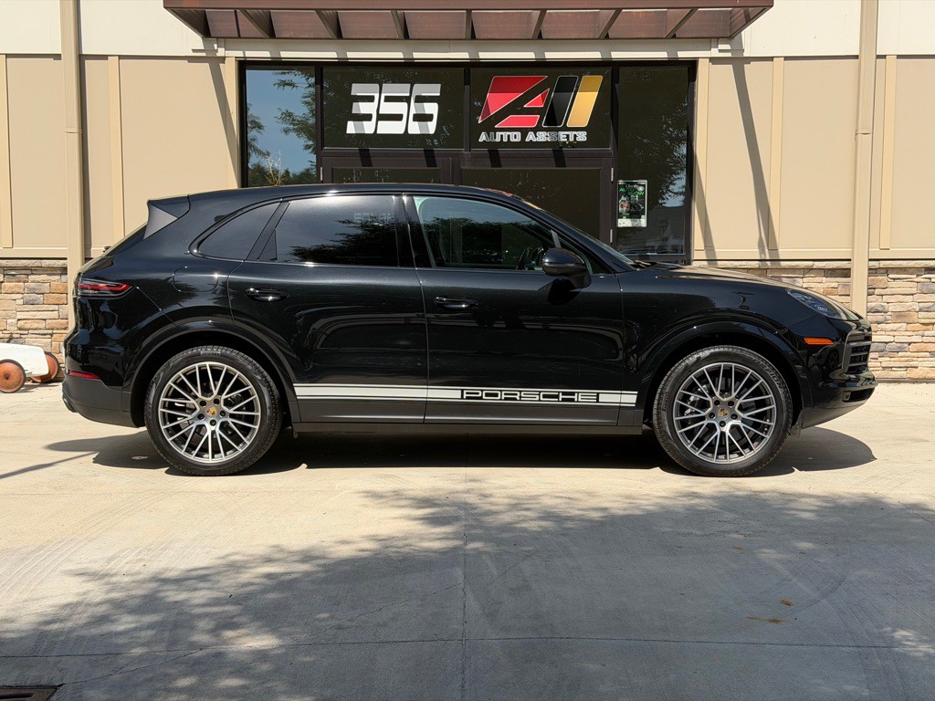 2023 Porsche Cayenne Image 1