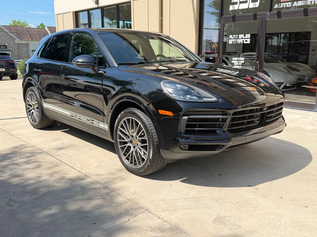 2023 Porsche Cayenne Image 2