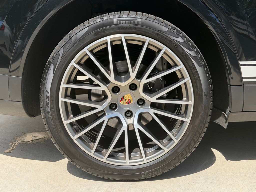 2023 Porsche Cayenne Image 16