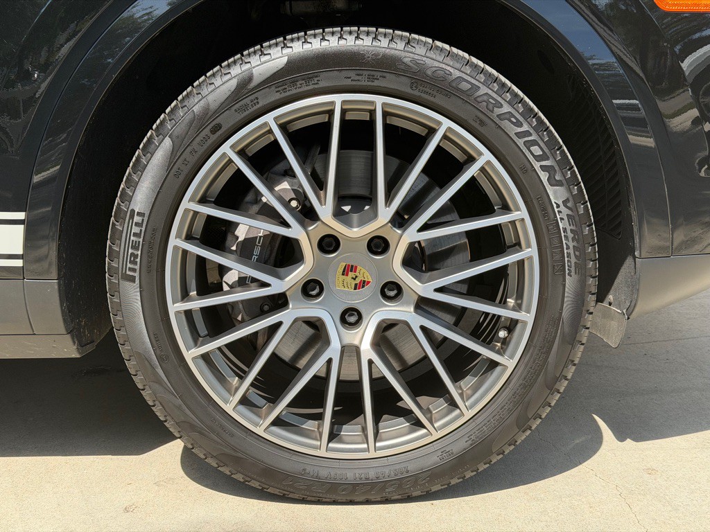 2023 Porsche Cayenne Image 17