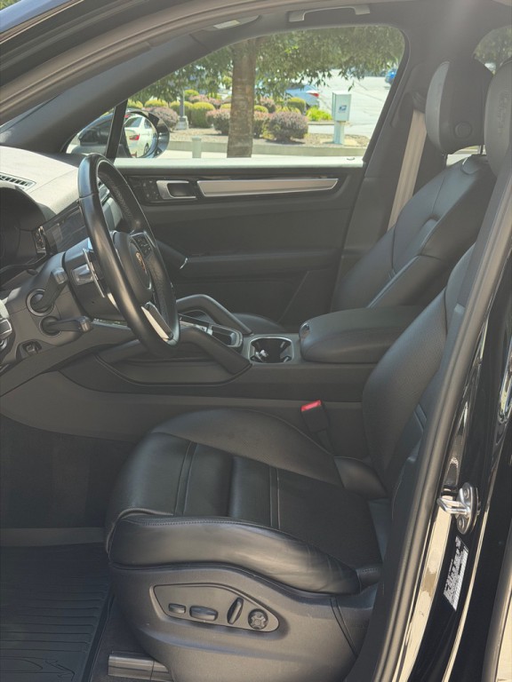 2023 Porsche Cayenne Image 18