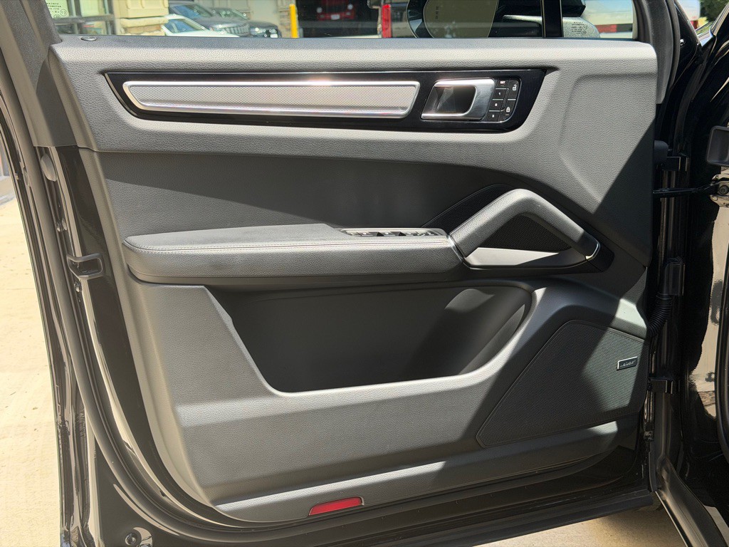 2023 Porsche Cayenne Image 20