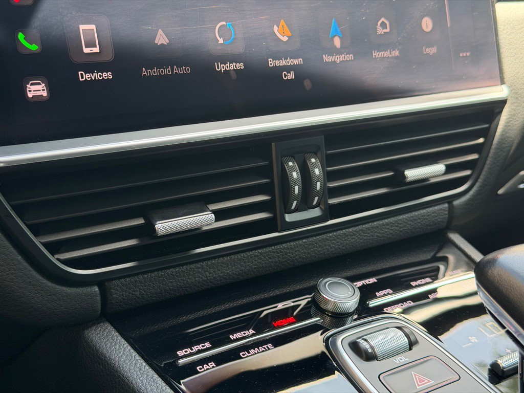 2023 Porsche Cayenne Image 40