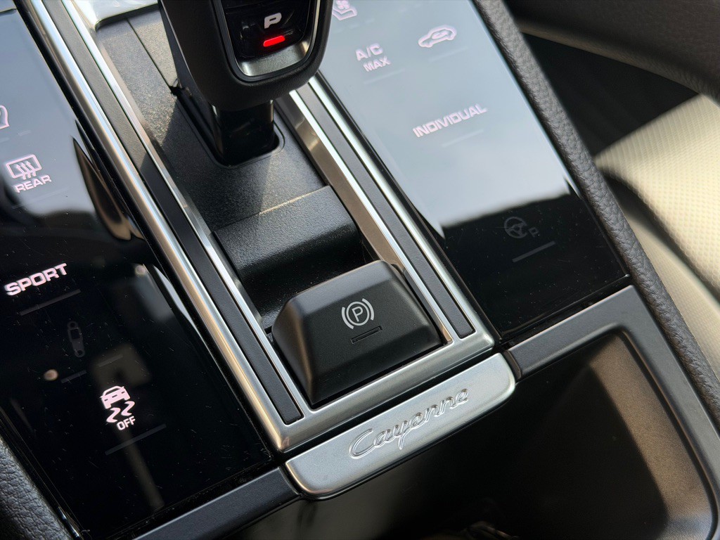 2023 Porsche Cayenne Image 44