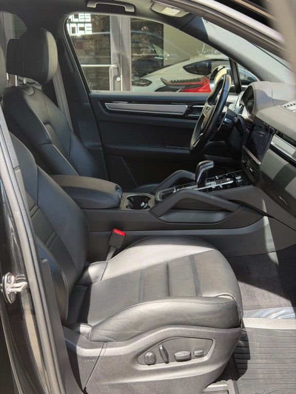 2023 Porsche Cayenne Image 52