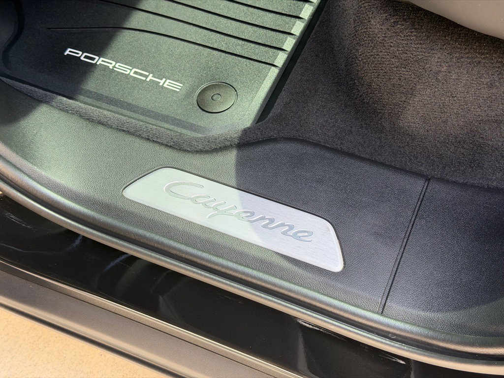 2023 Porsche Cayenne Image 90