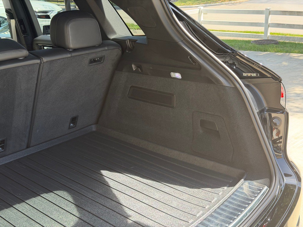 2023 Porsche Cayenne Image 96