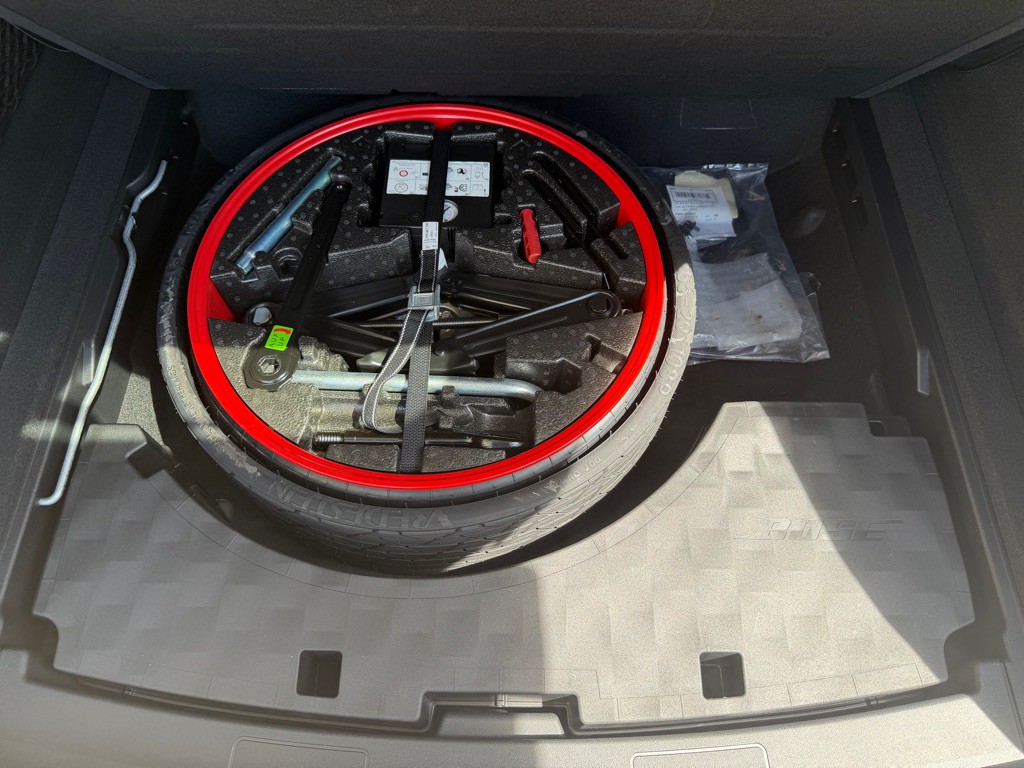 2023 Porsche Cayenne Image 97