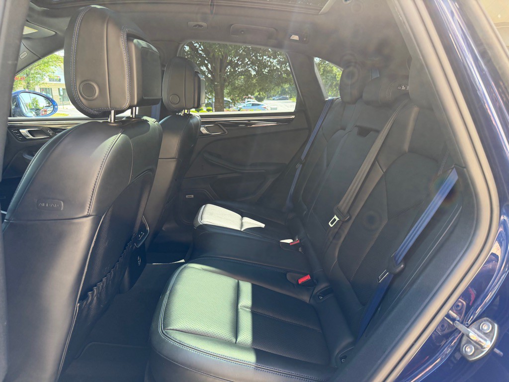 2022 Porsche Macan Image 83