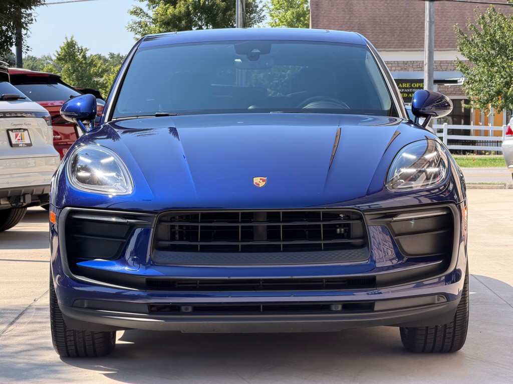 2022 Porsche Macan Image 2