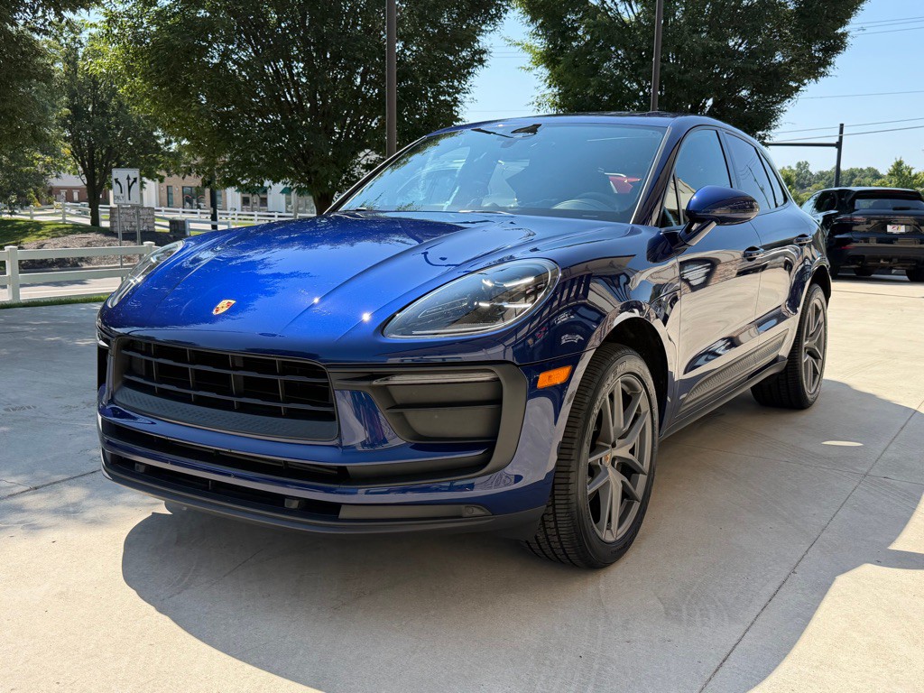2022 Porsche Macan Image 3