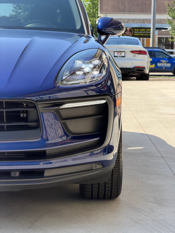 2022 Porsche Macan Image 11