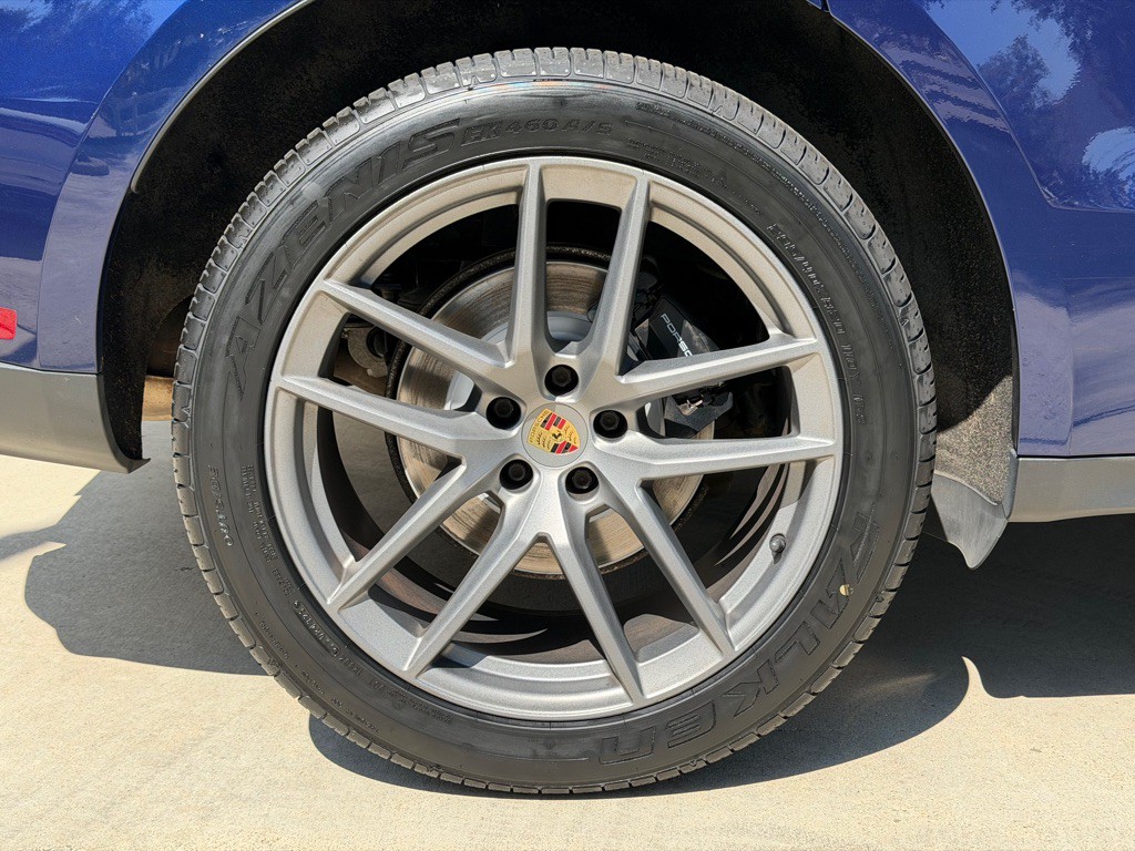 2022 Porsche Macan Image 16