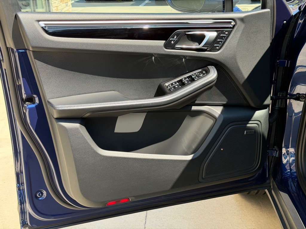 2022 Porsche Macan Image 20