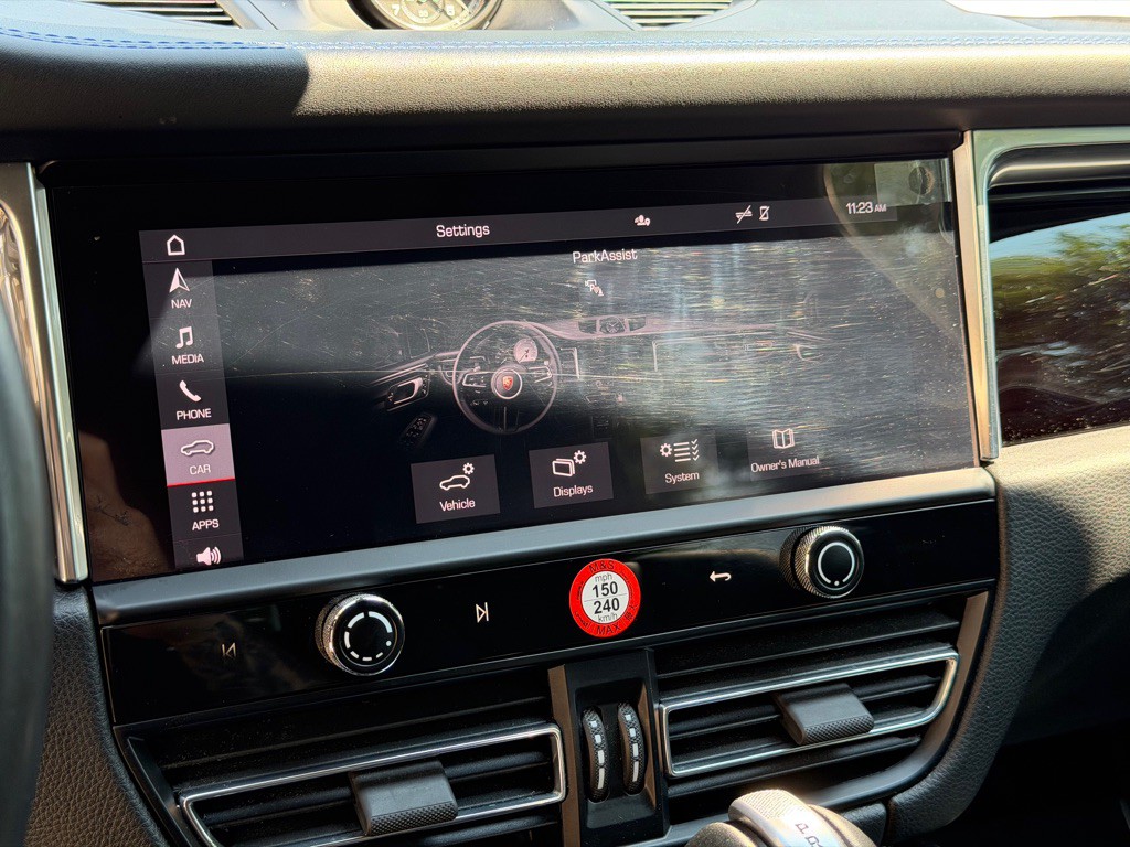 2022 Porsche Macan Image 38