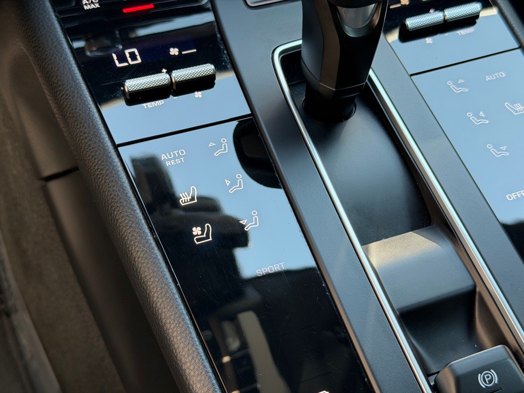 2022 Porsche Macan Image 43