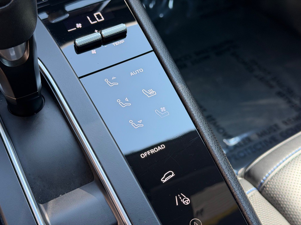 2022 Porsche Macan Image 44
