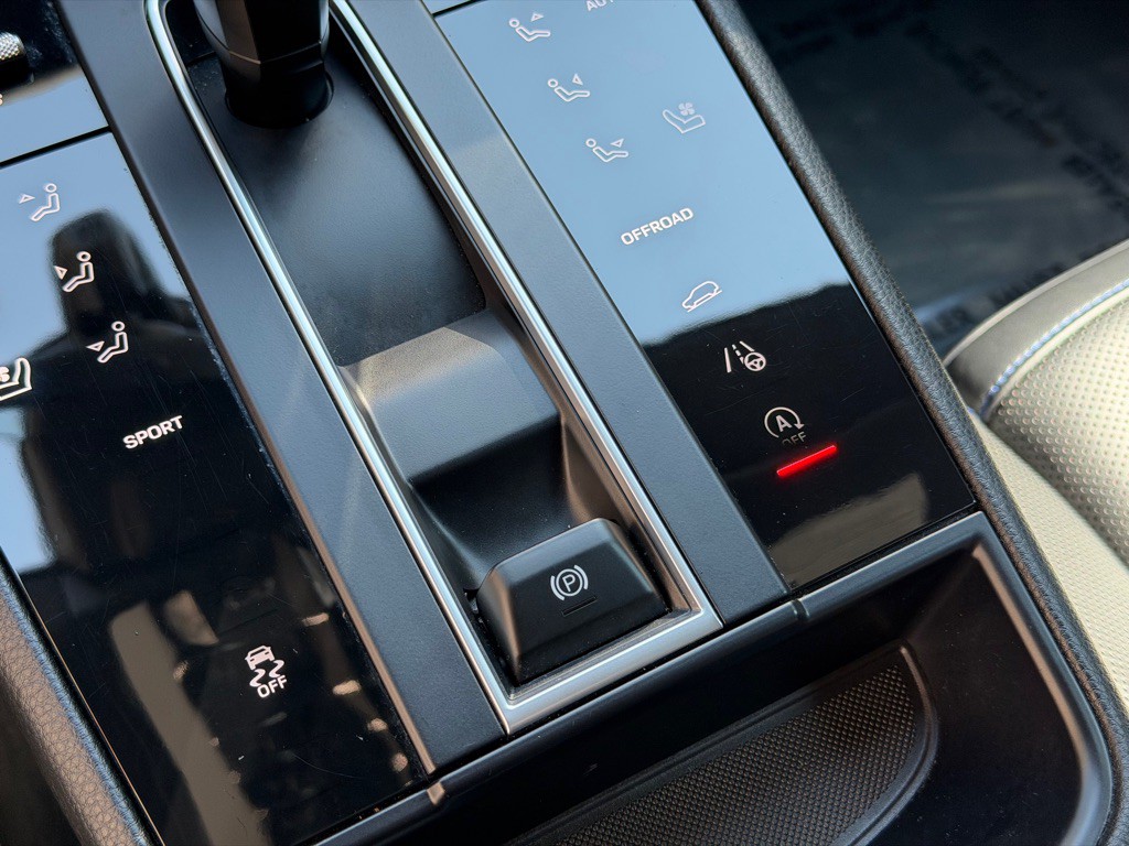2022 Porsche Macan Image 45