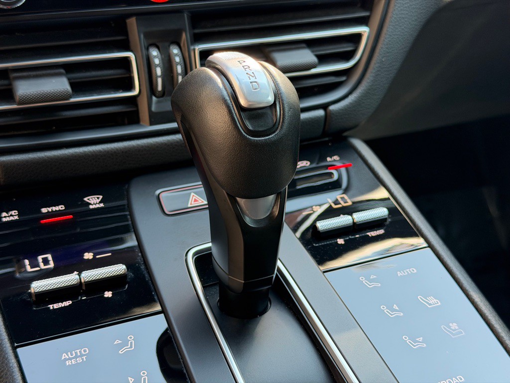 2022 Porsche Macan Image 46