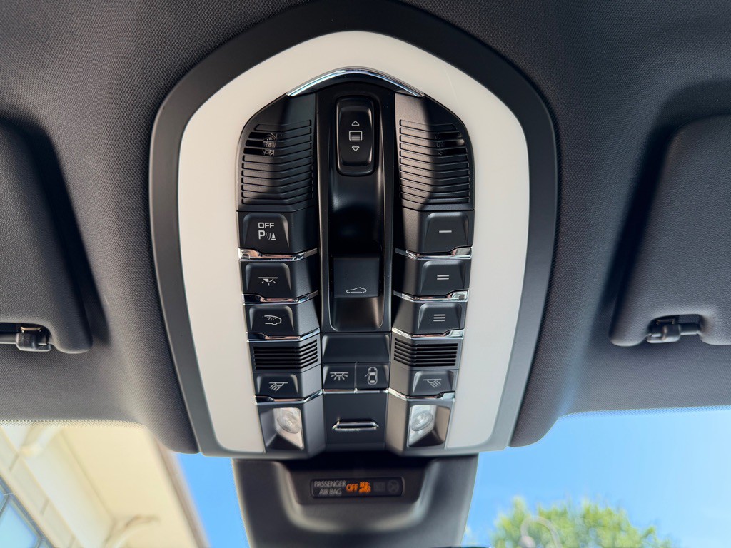 2022 Porsche Macan Image 51