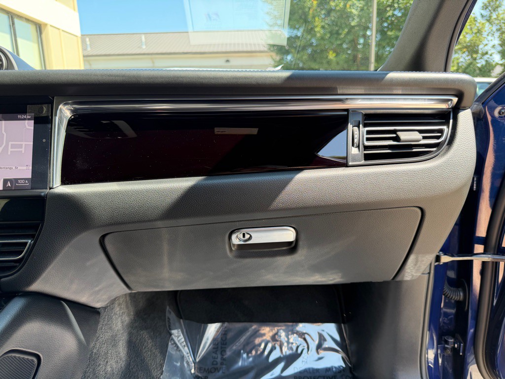 2022 Porsche Macan Image 64