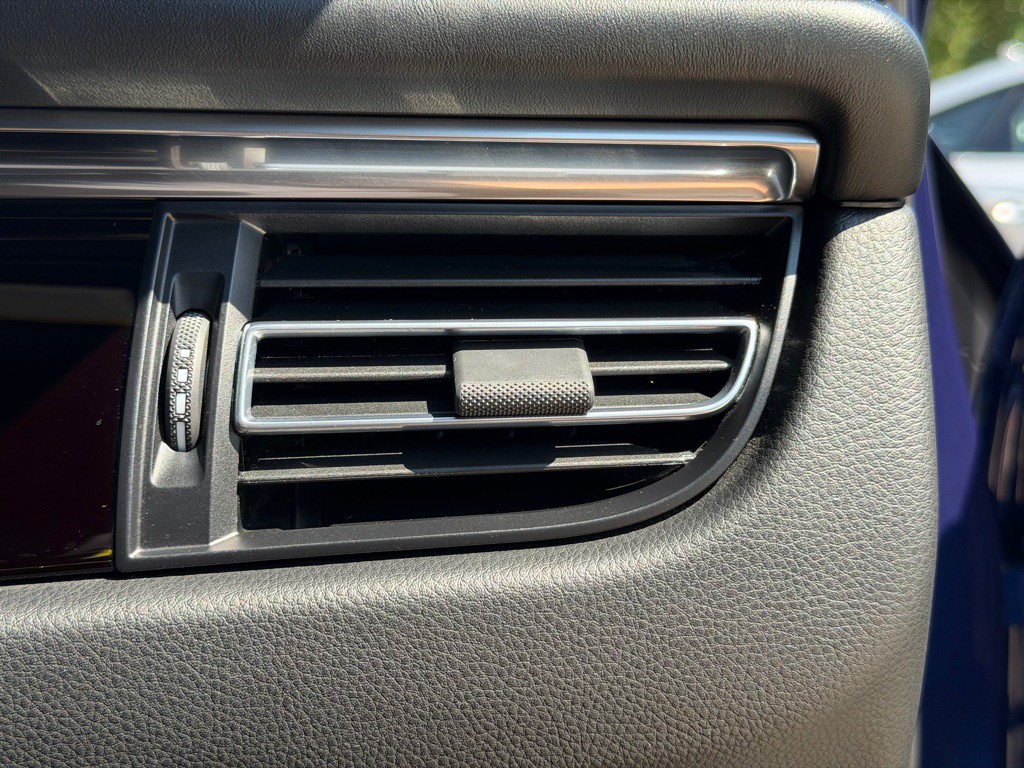 2022 Porsche Macan Image 65