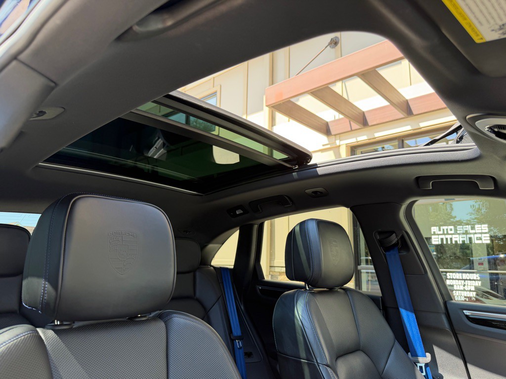 2022 Porsche Macan Image 72