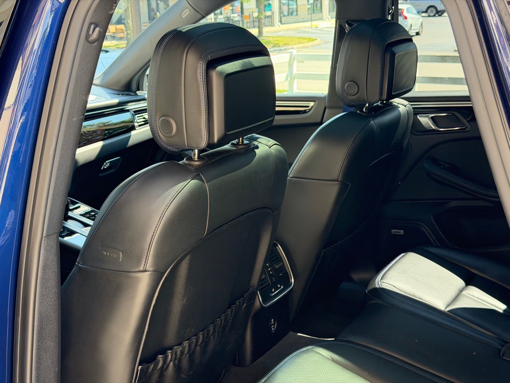 2022 Porsche Macan Image 74
