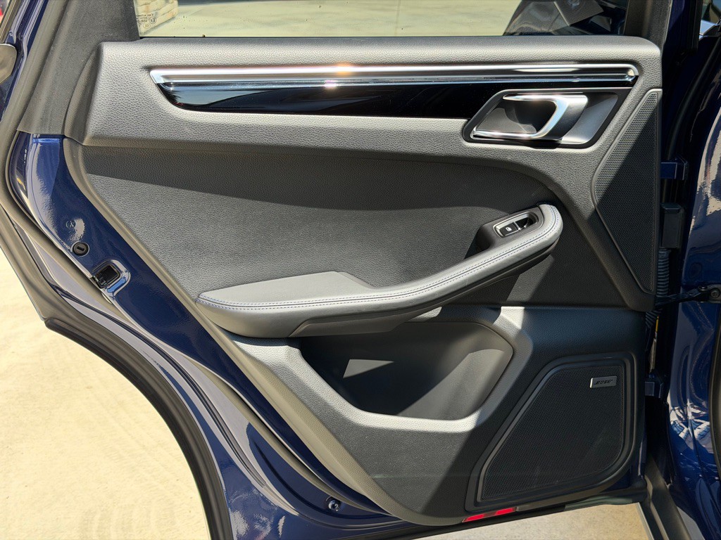 2022 Porsche Macan Image 75