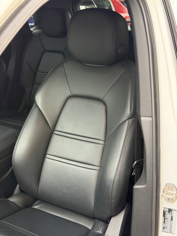 2023 Porsche Cayenne Image 30