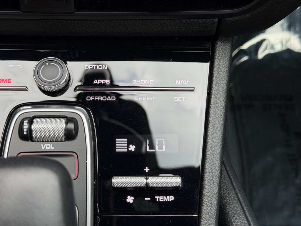 2023 Porsche Cayenne Image 46