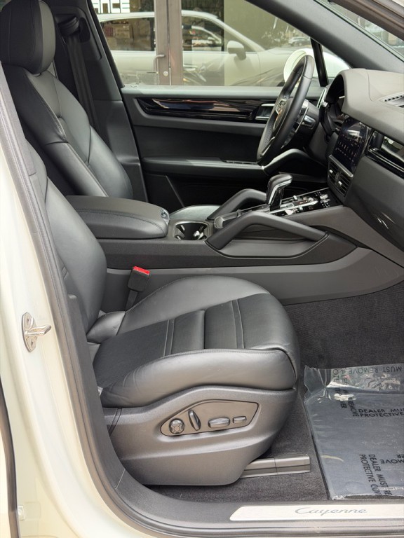 2023 Porsche Cayenne Image 57