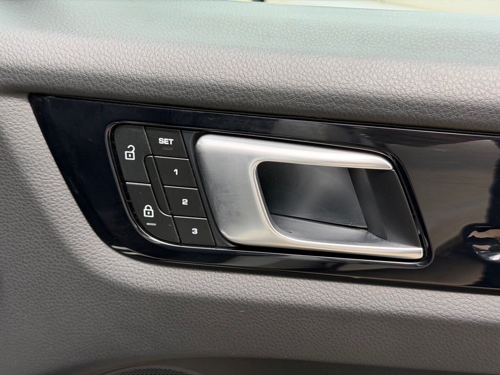 2023 Porsche Cayenne Image 60