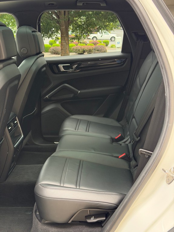 2023 Porsche Cayenne Image 90