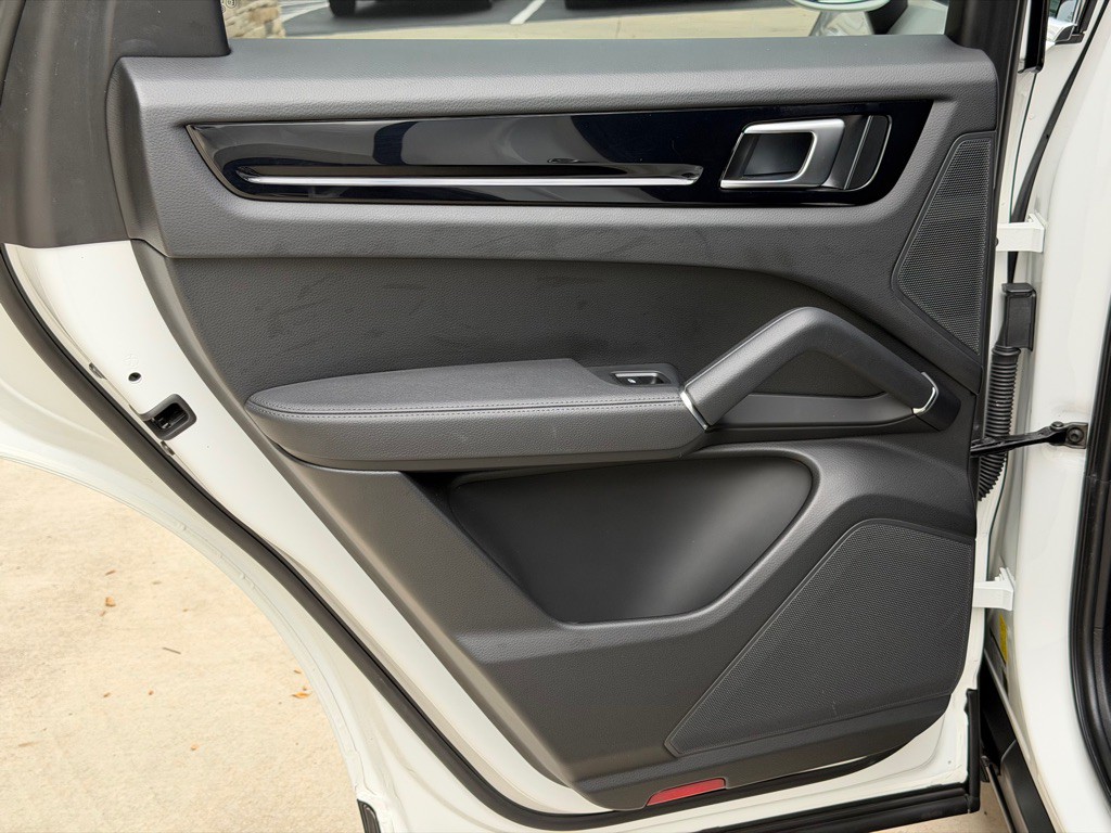 2023 Porsche Cayenne Image 92
