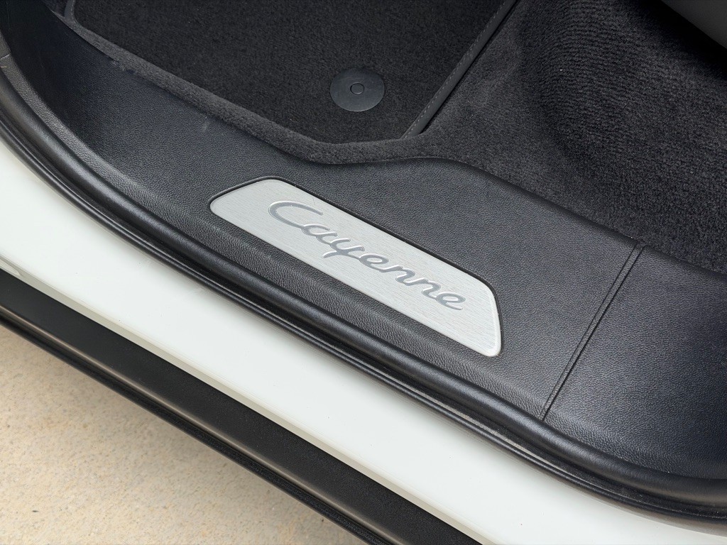 2023 Porsche Cayenne Image 96