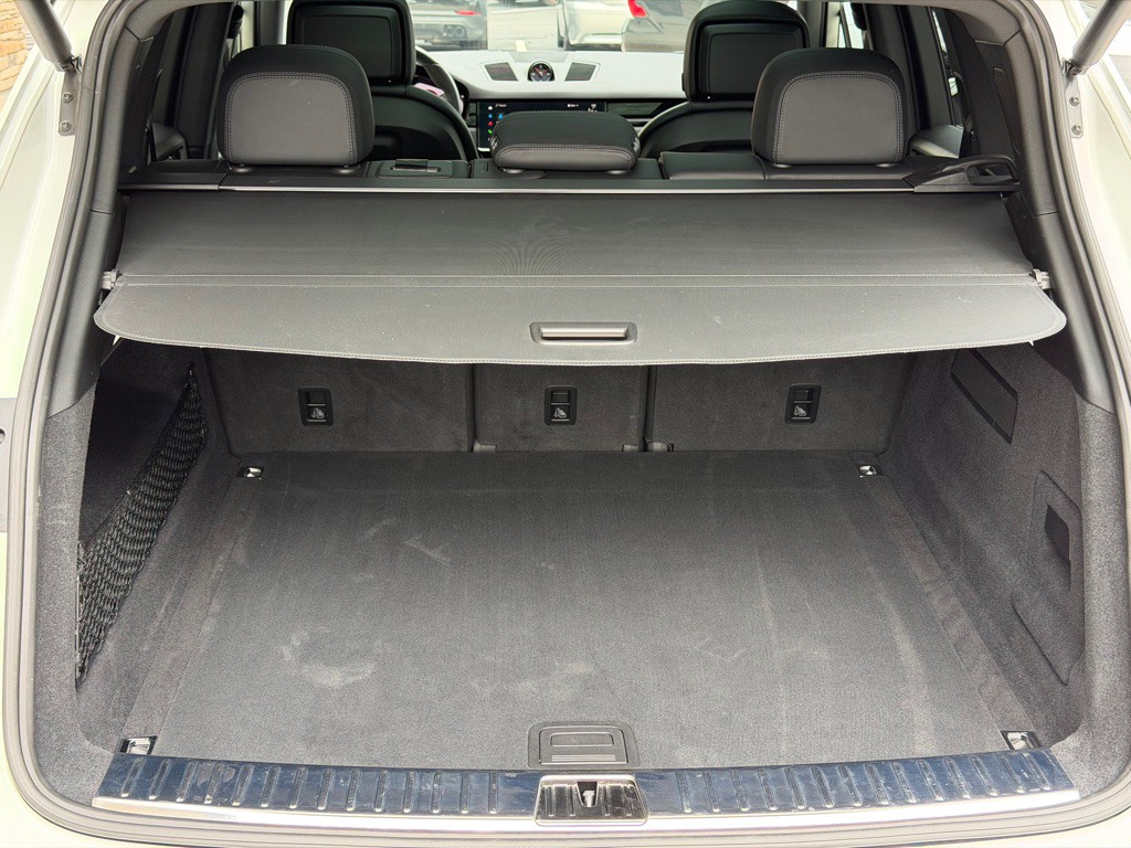 2023 Porsche Cayenne Image 102