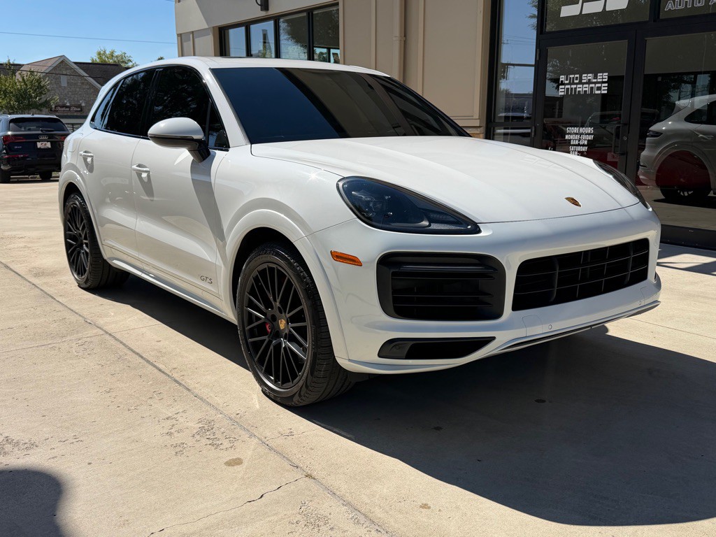 2023 Porsche Cayenne Image 3