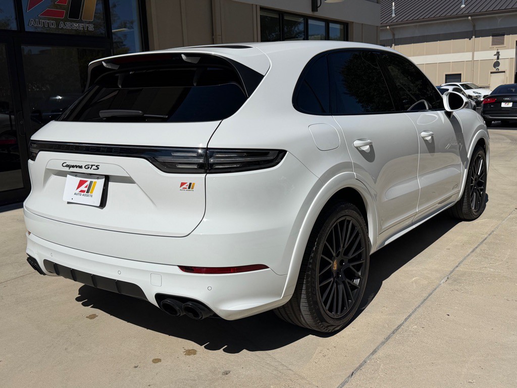 2023 Porsche Cayenne Image 9