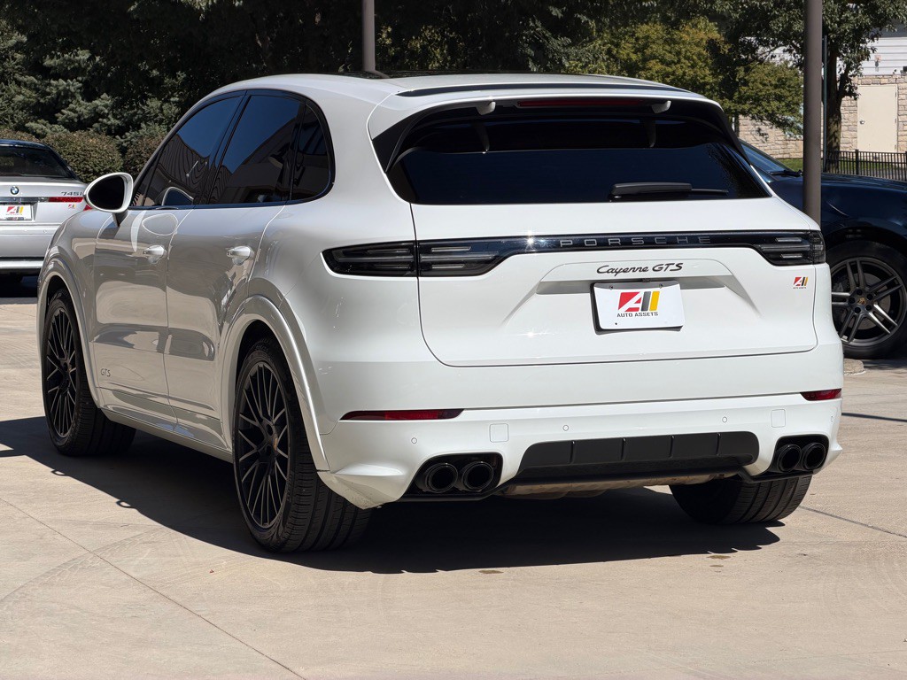 2023 Porsche Cayenne Image 10