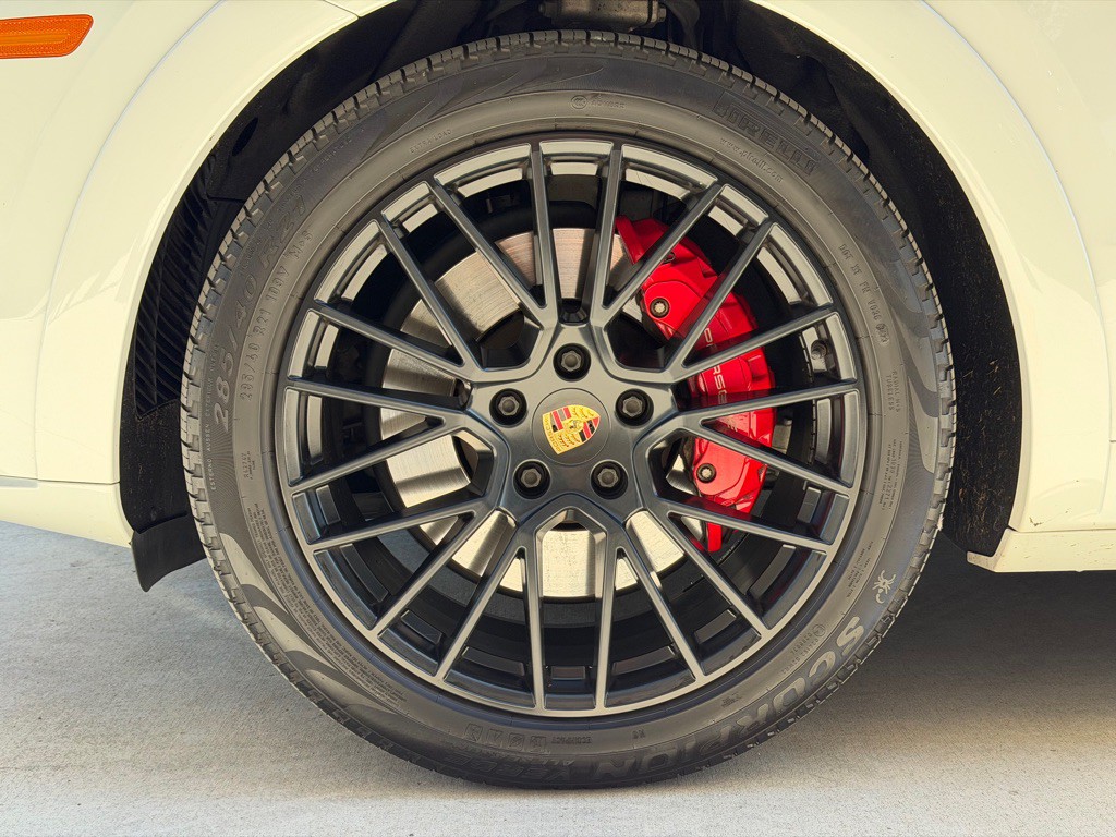 2023 Porsche Cayenne Image 17