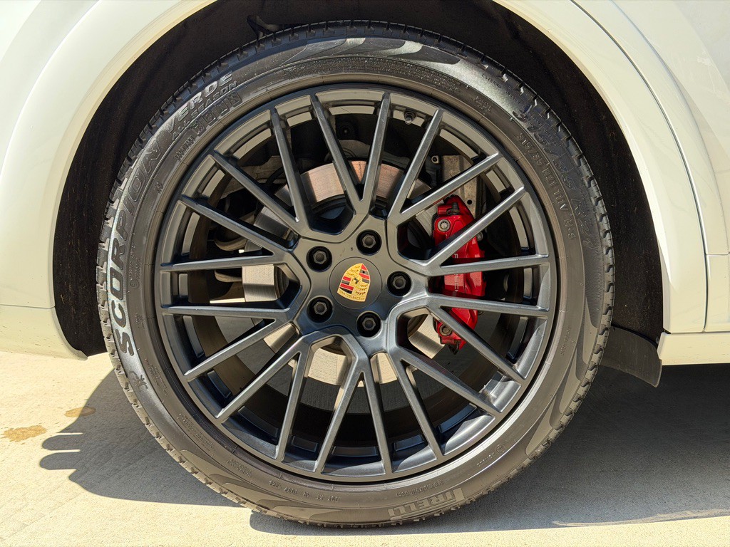2023 Porsche Cayenne Image 19