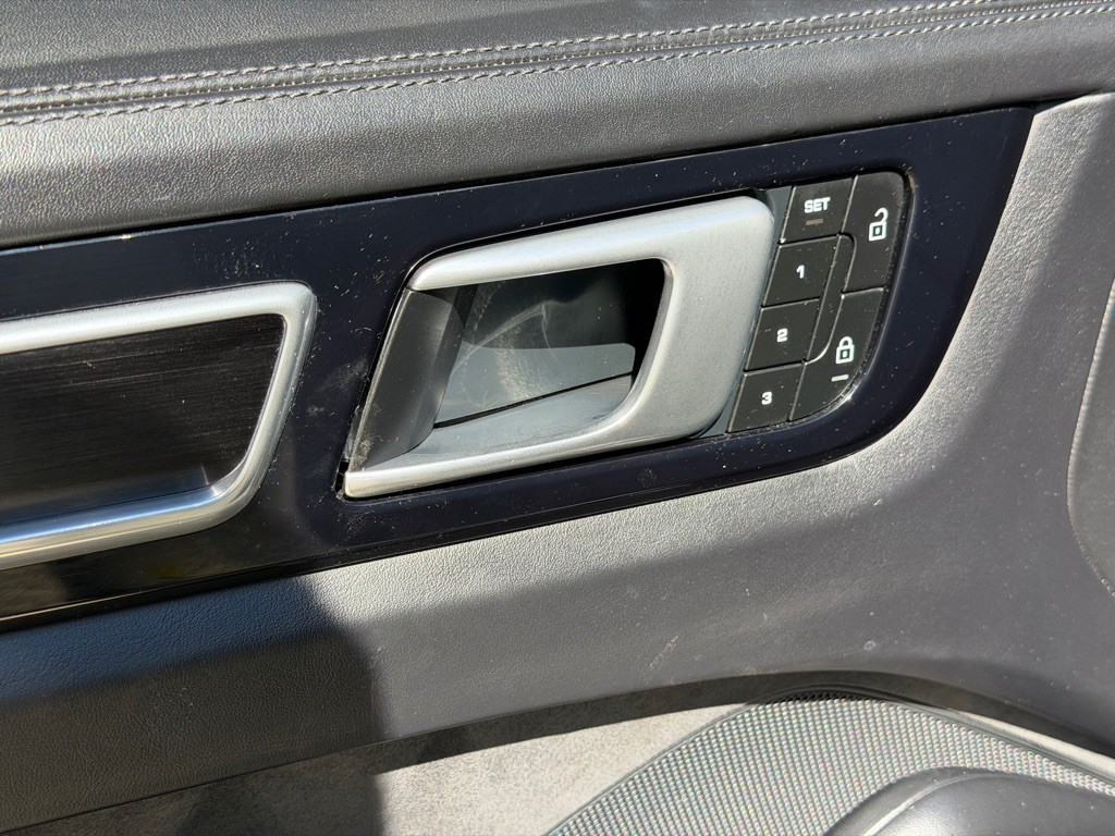 2023 Porsche Cayenne Image 24